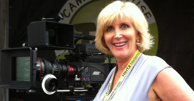 Shelley Sykes egy televíziós stúdióban