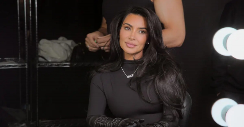 Kim Kardashian siger, at hun nu kan ansøge om en Hollywood Walk of Fame-stjerne som skuespiller