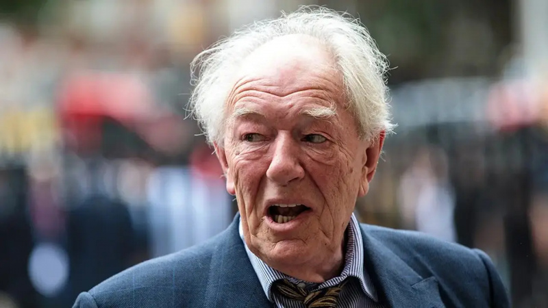 Michael Gambon przybywa do Opactwa Westminsterskiego na nabożeństwo żałobne dla wielkiego teatru Sir Petera Halla OBE, 11 września 2018 r.