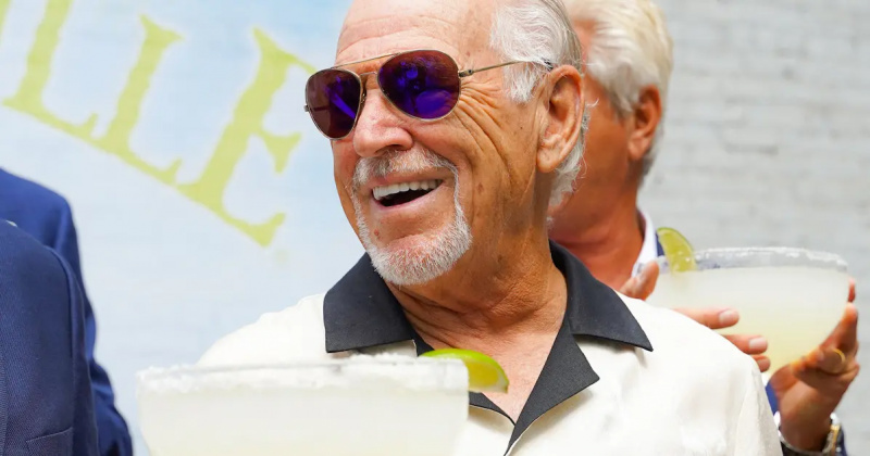 Jimmy Buffett participă la Margaritaville Resort Times Square"First Look" at Margaritaville Resort Times Square on June 10, 2021 in New York City