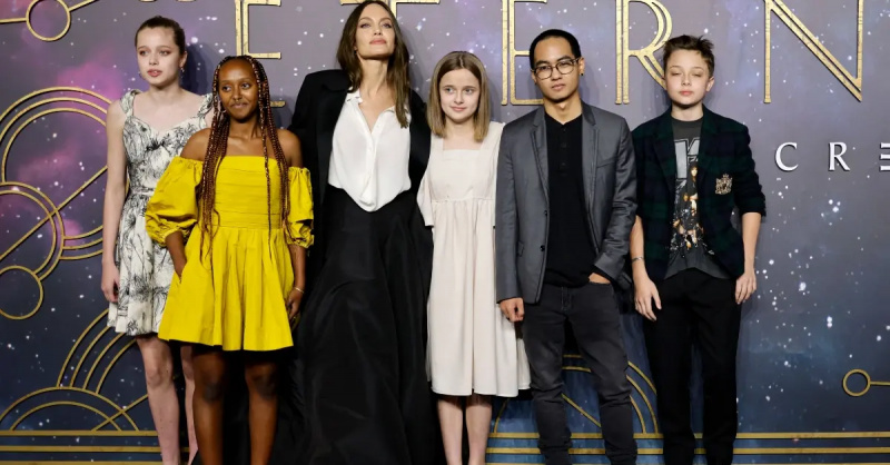 Angelina Jolie so svojimi deťmi na premiére The Eternals v BFI IMAX v Londýne 27. októbra 2021