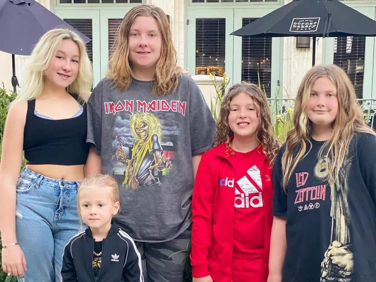   Tori Spelling Vermögen, Tori Spelling Kinder, Dean Mcdermott Kinder, Tori Spelling Alter, Tori Spelling Kinderalter, Tori Spelling Sohn, Tori Spelling Kindernamen, Dean Mcdermott Tochter Lola, Tori Spelling und Dean Mcdermotts Kinder