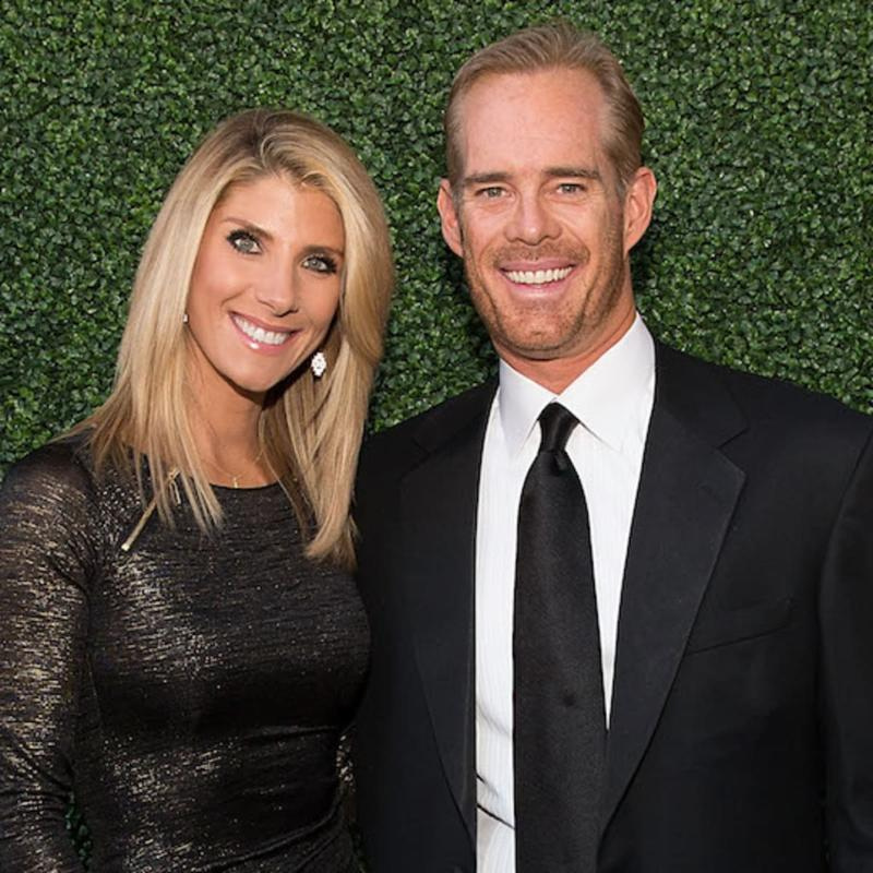 Istri Joe Buck: Berbagi Sisi Pribadi dari Suara Terkenal