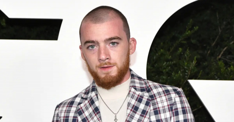 Ангус Клауд бере участь у святкуванні GQ Men of the Year Celebration на The West Hollywood EDITION 18 листопада 2021 року в Західному Голлівуді, Каліфорнія. (Фото Родіна Екенрота/Getty Images)