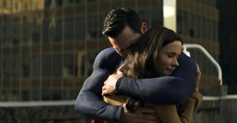 Superman és Lois megölelték egymást a 3. évadban'Superman & Lois'