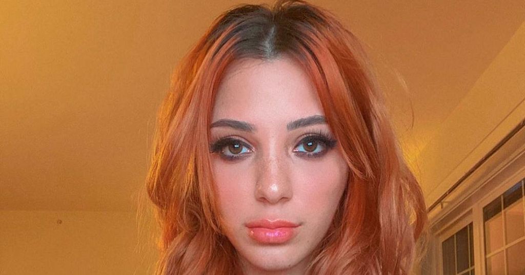 YouTuber Niki DeMar được gọi là TikTok không nhạy cảm của cô ấy