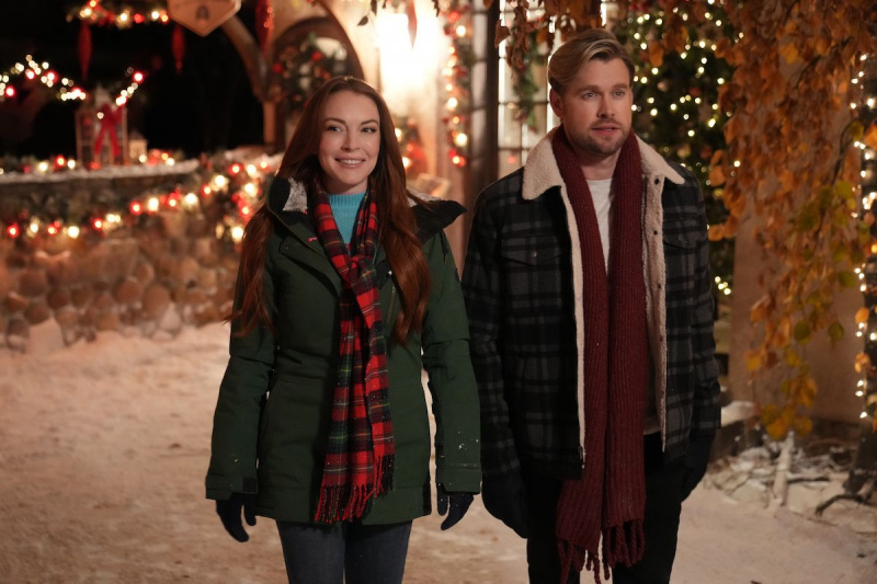 אקורד ולינדזי בפנים'Falling for Christmas'