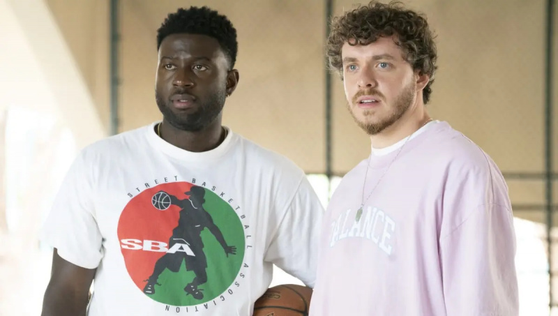 Sinqua Walls dan Jack Harlow berperan sebagai Kamal dan Jeremy'White Man Can't Jump'