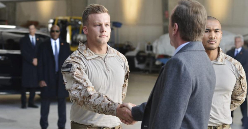 Robert Cormier ako poddôstojník Denton v ABC's Designated Survivor