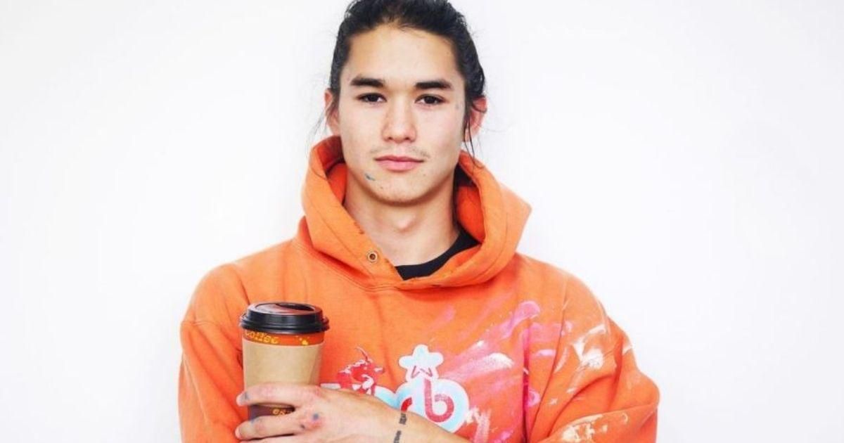 Booboo Stewart, star de 'Twilight' et 'Descendants', semble follement amoureux
