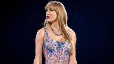   danh sách đặt tour của taylor swift eras, vé tham quan của taylor swift eras, giải thích về Taylor Swift eras, doanh thu của tour diễn của Taylor Swift, chuyến lưu diễn có doanh thu cao nhất của Taylor Swift, kỷ lục về tour diễn của Taylor Swift, các chuyến du lịch của Taylor Swift trước đây, tổng doanh thu của tour diễn của Taylor Swift eras, tổng doanh thu của tour diễn của Taylor Swift eras ,Taylor Swift eras tour tổng thu nhập,Taylor Swift Tour bao nhiêu năm,Taylor Swift đã kiếm được bao nhiêu trong chuyến lưu diễn,Taylor Swift eras Tour có doanh thu cao nhất,Taylor Swift đã kiếm được bao nhiêu cho chuyến lưu diễn danh tiếng