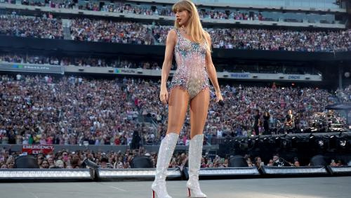  danh sách đặt tour của taylor swift eras, vé tham quan của taylor swift eras, giải thích về Taylor Swift eras, doanh thu của tour diễn của Taylor Swift, chuyến lưu diễn có doanh thu cao nhất của Taylor Swift, kỷ lục về tour diễn của Taylor Swift, các chuyến du lịch của Taylor Swift trước đây, tổng doanh thu của tour diễn của Taylor Swift eras, tổng doanh thu của tour diễn của Taylor Swift eras ,Taylor Swift eras tour tổng thu nhập,Taylor Swift Tour bao nhiêu năm,Taylor Swift đã kiếm được bao nhiêu trong chuyến lưu diễn,Taylor Swift eras Tour có doanh thu cao nhất,Taylor Swift đã kiếm được bao nhiêu cho chuyến lưu diễn danh tiếng