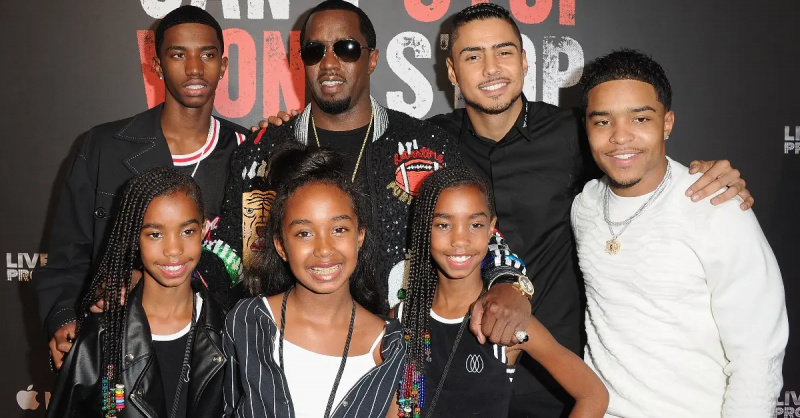 Sean Combs und seine Kinder kommen zur Los Angeles-Premiere von „Can't Stop Won't Stop" at Writers Guild of America, West on June 21, 2017