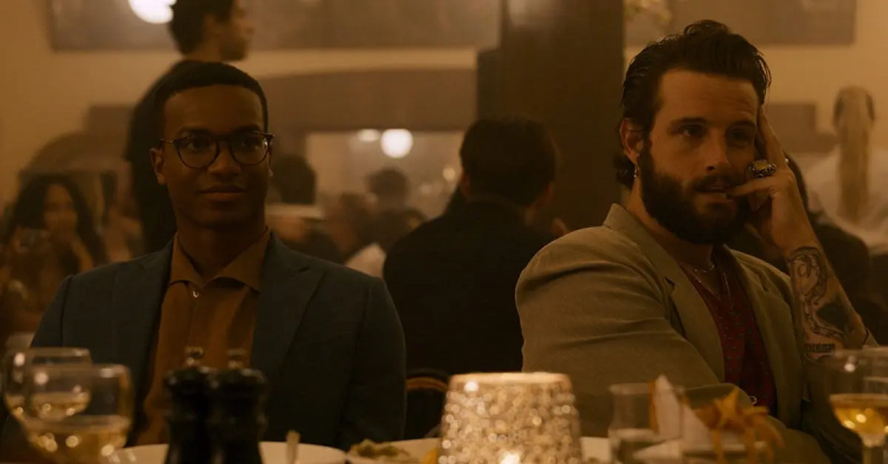 Xavier Clyde în rolul lui Mercer și Nico Tortorella în rolul lui William Hamilton Sweeney'City on Fire.'