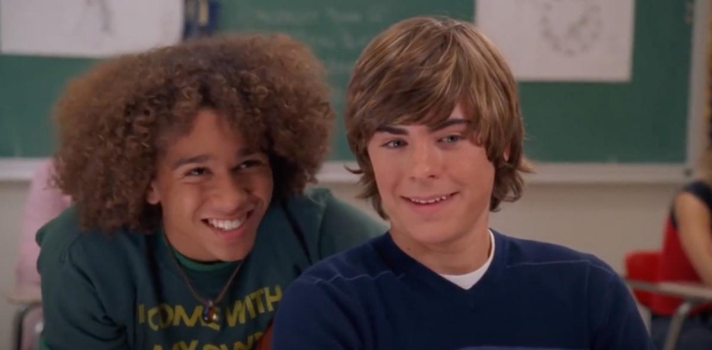 Corbin Bleu se spominja koreografije 'High School Musical', potem ko jo je izvedel 'Night After Night' (EKSKLUZIVNO)