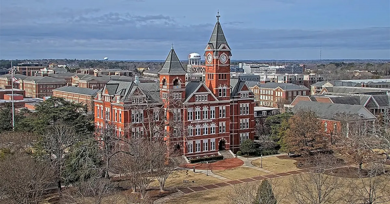 Samford Hall de la Universitatea Auburn