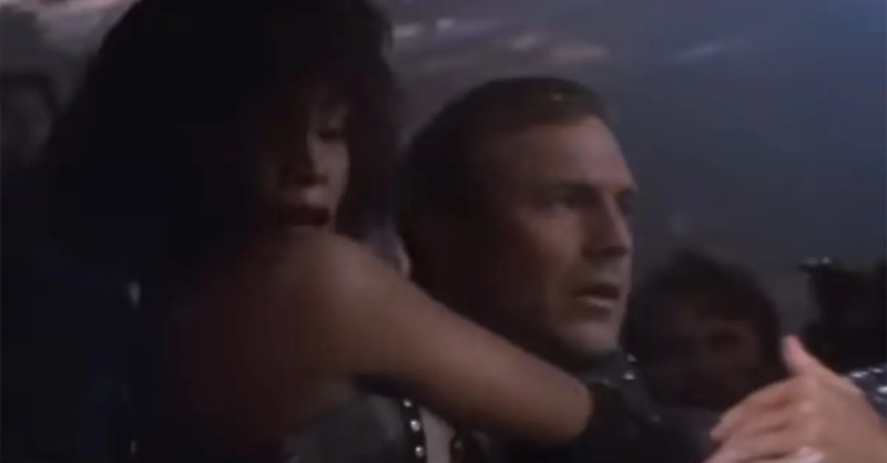 Kevin Costner cởi mở về mối quan hệ của anh với Whitney Houston khi quay phim 'The Bodyguard'