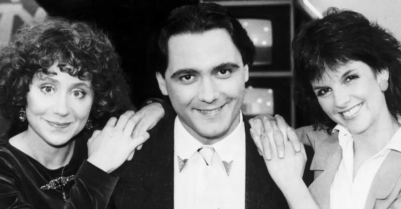'어쨌든 누구의 라인인가요?' 스타 토니 슬래터리(Tony Slattery)가 65세의 나이로 사망 — 그의 사망 원인이 밝혀졌습니다