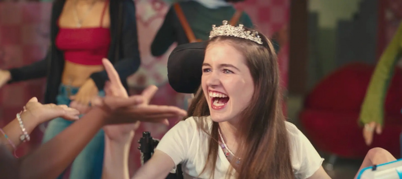 „Out of My Mind“-Schauspielerin Phoebe-Rae Taylor spielt ein Mädchen mit Zerebralparese und lebt selbst damit