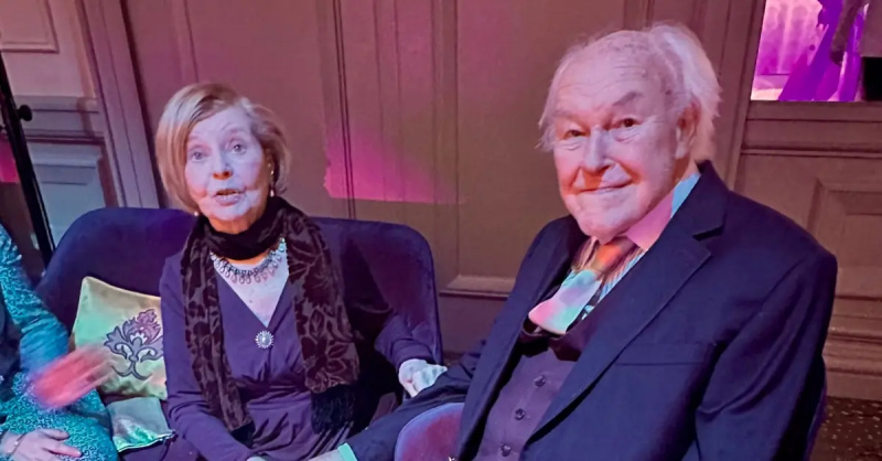 Timothy West hết lòng vì vợ mình, diễn viên Prunella Cân, cho đến khi ông qua đời