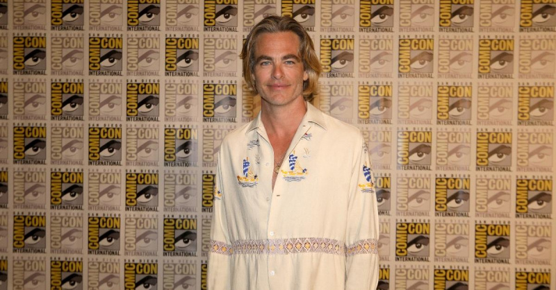 Chris Pine participă la San Diego Comic-Con.