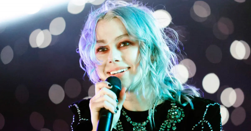 Phoebe Bridgers zingt