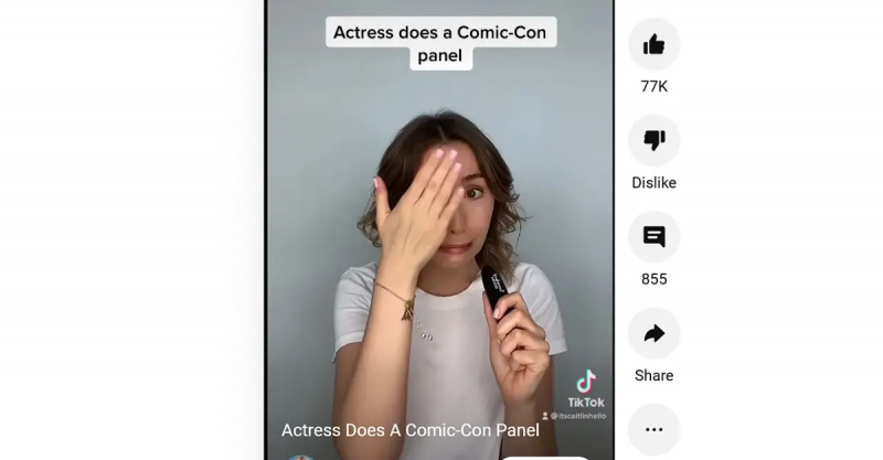Caitlyn Reilly menampilkan komedi dalam video pendek YouTube