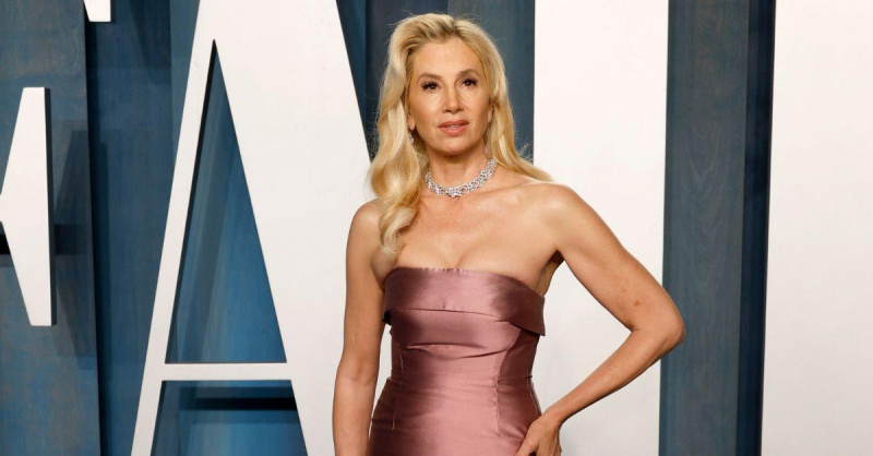Mira Sorvino en la fiesta de los Oscar de Vaniiy Fair en