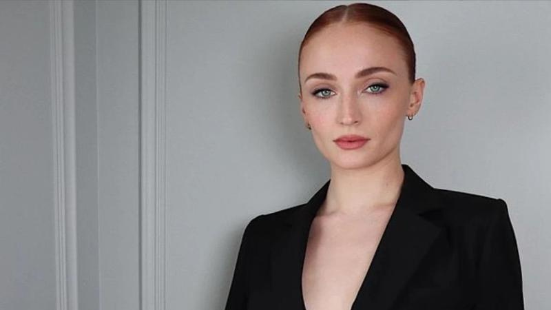 sophie Turner Height,Sophie Turner Giá trị tài sản,Sophie Turner Joe Jonas,Sophie Turner Instagram,Sophie Turner bây giờ,Sophie Turner trẻ em,Con gái Sophie Turner,Con gái Sophie Turner Willa,Cha mẹ Sophie Turner,Gia đình Sophie Turner,Lịch sử hẹn hò của Sophie Turner,Sophie Turner hình ảnh gia đình người chồng đầu tiên của sophie Turner