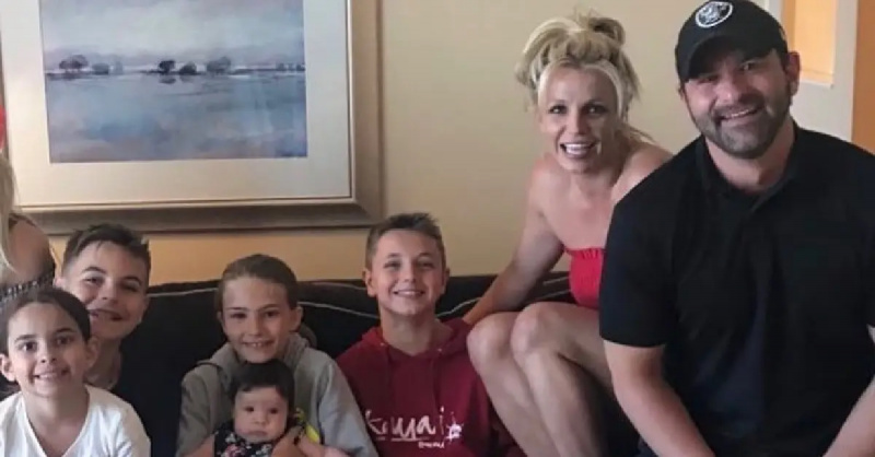(l-r): Britney Spears og hendes familie