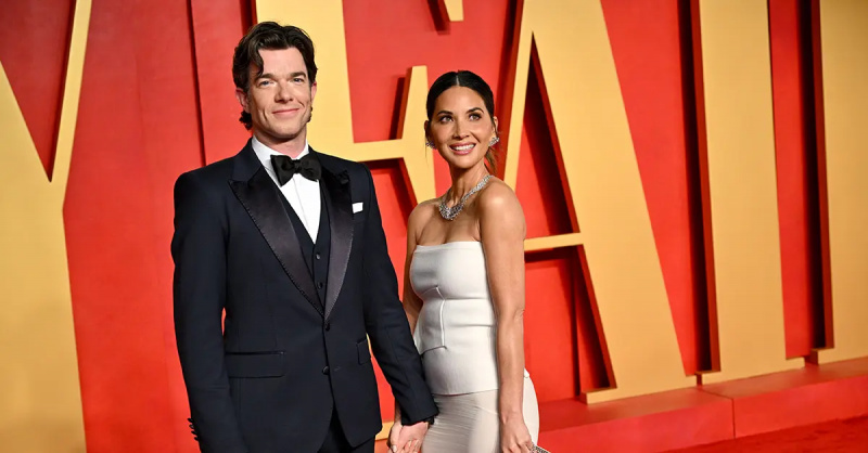 Olivia Munn och John Mulaney på Vanity Fair Oscarsfest 2024.
