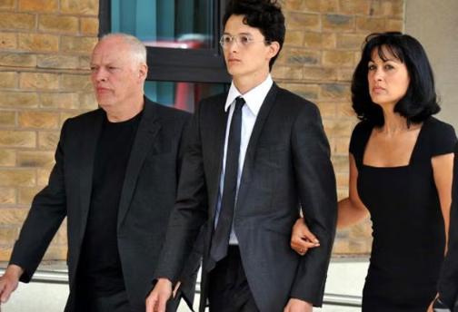   david gilmour genç,david gilmour net değeri,david gilmour ölümcül hasta mı,janina pedan,charlie gilmour wikipedia,charlie gilmour kızı,david gilmour & karısı,david gilmour'un hastalığı nedir,romany gilmour,ginger gilmour,sara gilmour,gabriel gilmour,joe gilmour,heathcote williams,david gilmour evi,esther cheo ying,clare gilmour,charlie gilmour kitabı,charlie gilmour instagram,polly samson net değer ,mükemmel hayatlar polly samson,sara gilmour kardeşler,görüntü dışı polly samson,charlie gibson karısı,charlie weis maaşı,charlie gilmour karısı,charlie'nin melekleri 70'lerin oyuncu kadrosu şimdi,charlie floyd net değer