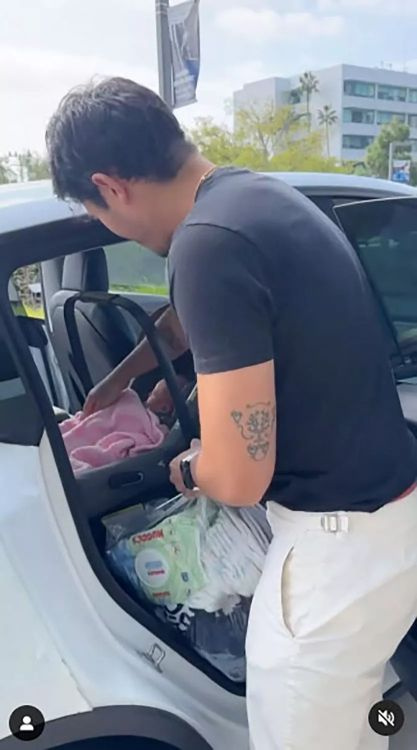   henry golding, biografija henry golding, popis filmova henry golding, sin henry golding, fotografije iz djetinjstva henry golding, dijete henry golding