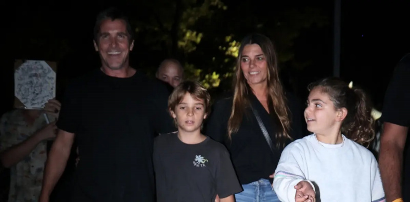 Christian Bale ve ailesi.