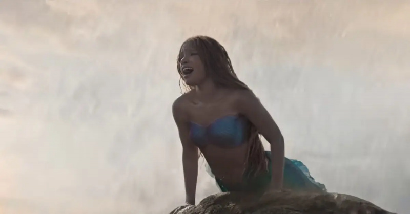Halle Bailey ca Ariel cântând „Part of Your World” în'The Little Mermaid'