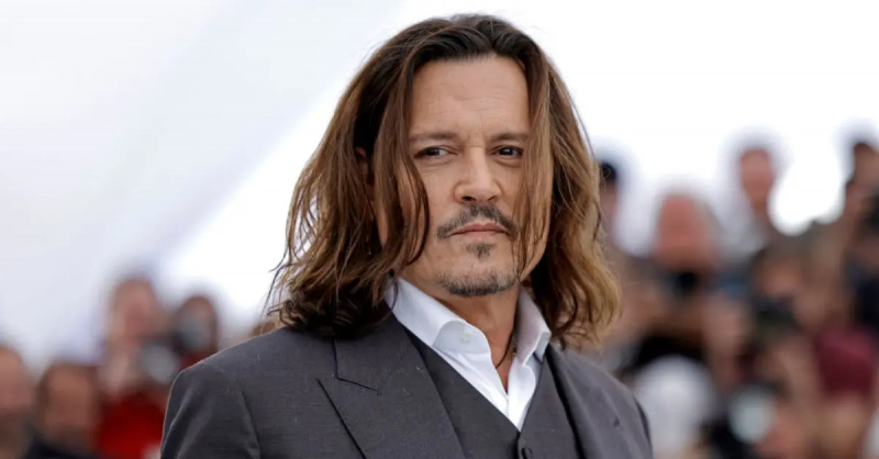 Johnny Depp deltar på Jeanne du Barry-fotosamtalen på den 76. årlige filmfestivalen i Cannes på Palais des Festivals 17. mai 2023 i Cannes, Frankrike.