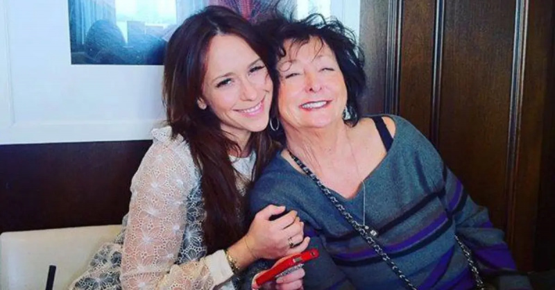   Jennifer Love Hewitt e sua madre, Patricia Mae.