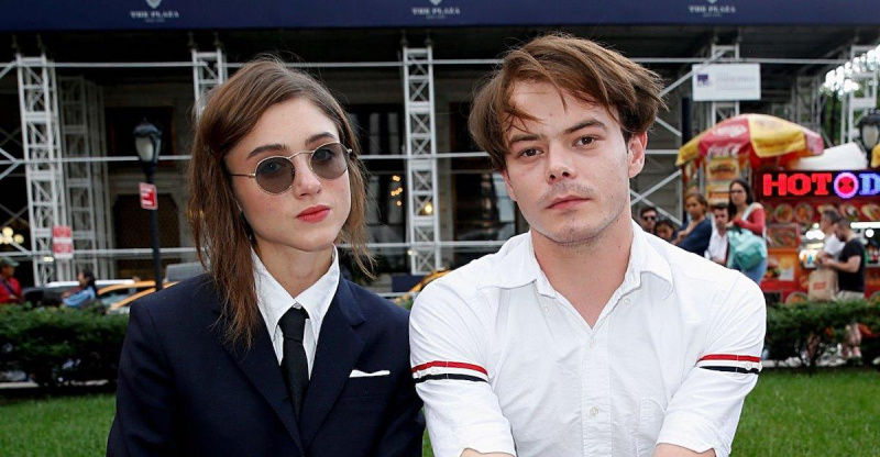   Natalia Dyer și Charlie Heaton