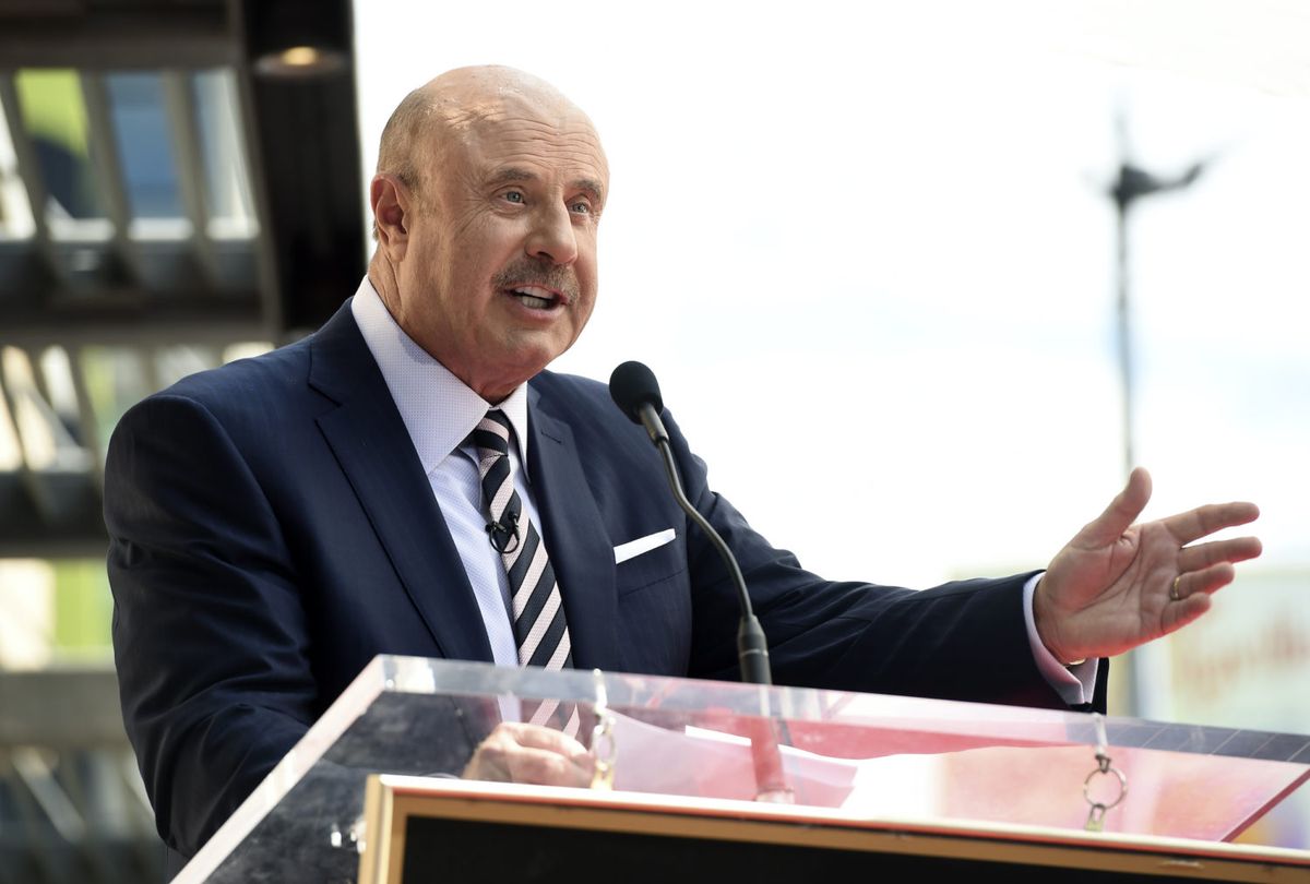 På Fox News sa Dr. Phil att 360 000 amerikaner dör i simbassänger varje år. Han har fel i storleksordningen.
