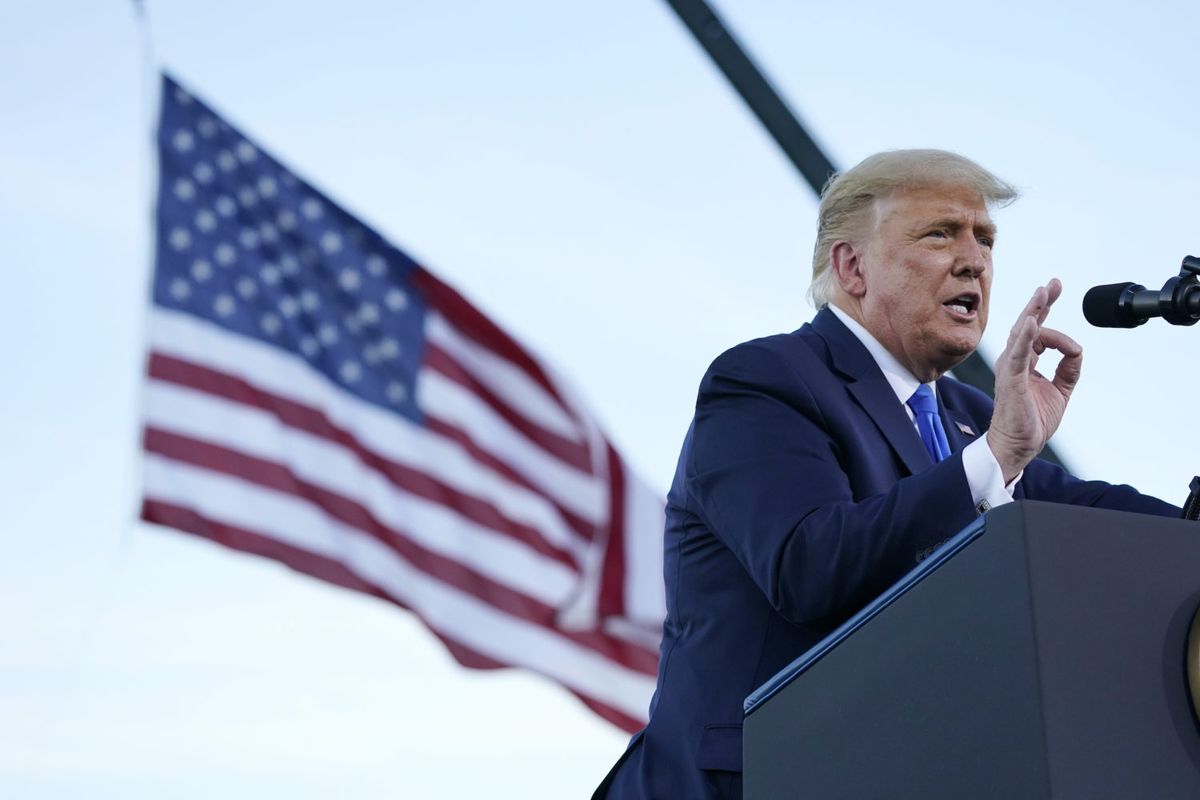 De lange, valse lijst van Donald Trump met dingen die Joe Biden zou verbieden, afschaffen of vernietigen