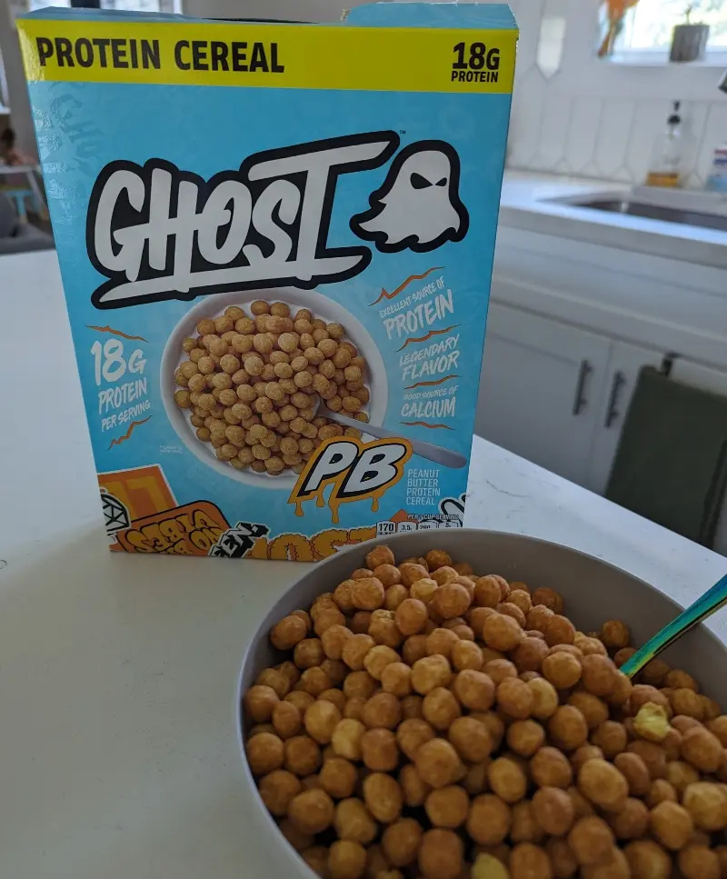 „Ghost PB Cereal“ dėžutė su dribsnių dubeniu