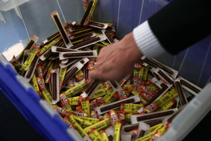 Skal du skrælle kabinettet på Slim Jims? TikTok-debatter