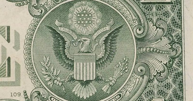 Bir dolarlık banknotun arkasında Amerika'nın mührü