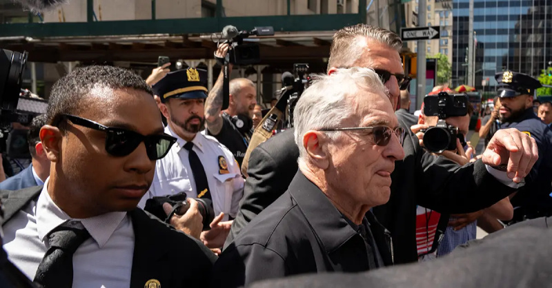   Robert DeNiro zostaje nazwany wariatem, gdy odprowadza go z konferencji prasowej