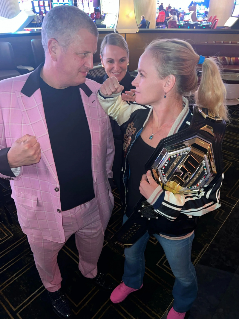 ufc-mestari valentina shevchenko noin las vegasin omistaja derek stevensin vaimo nicole