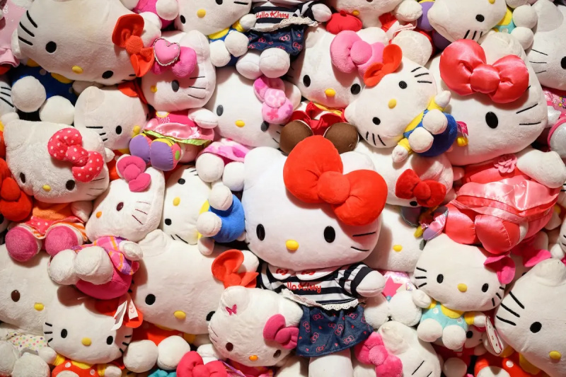 Hello Kitty-fans søger forgæves efter 50-års jubilæumsvarer i Sanrio-butikker