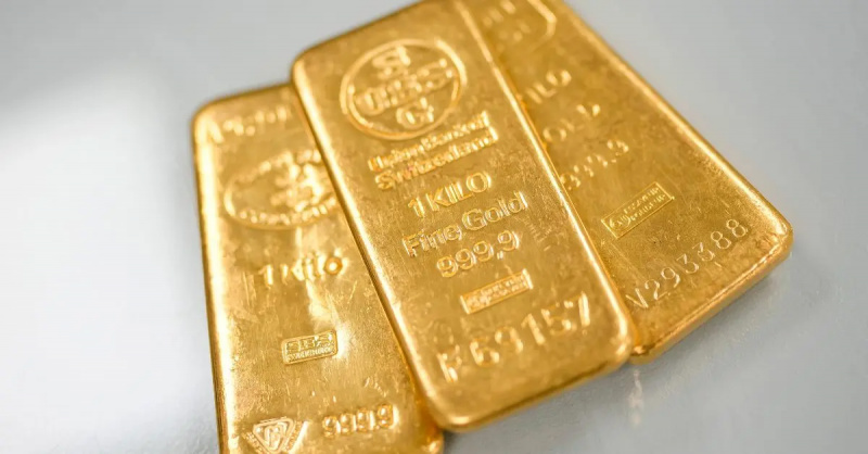 金の延べ棒3本