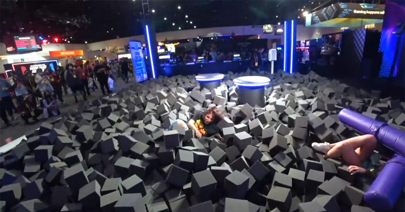 Adriana Chechik ได้รับบาดเจ็บที่ TwitchCon
