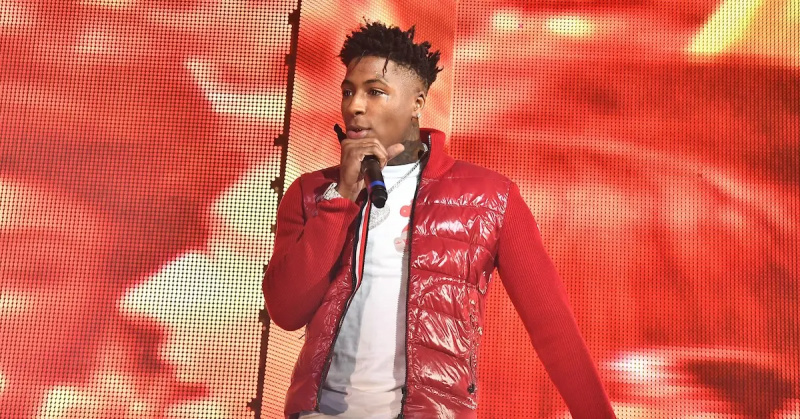 NBA YoungBoy nav tik neaizskarams ar likumu, kā liecina viņa hiti