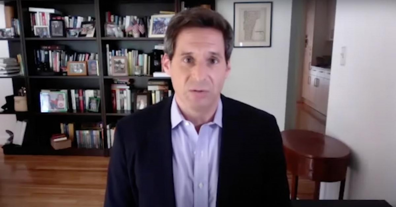 John Berman spricht weiter'Late Night with Seth Meyers.'